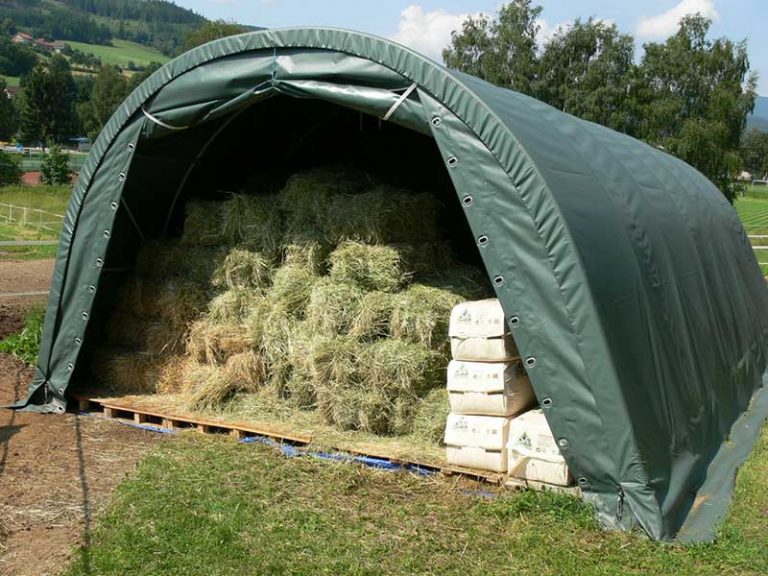 Steinbock Zelte Lagerzelt mit Heuballen